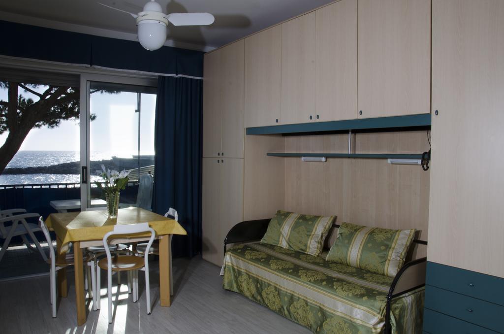 Residence Costa Templada 벤티밀리아 객실 사진